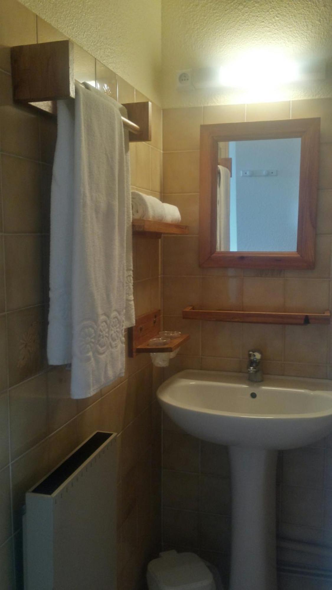 Hotel Yaka Les Angles  Phòng bức ảnh
