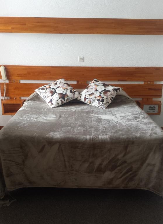 Hotel Yaka Les Angles  Phòng bức ảnh
